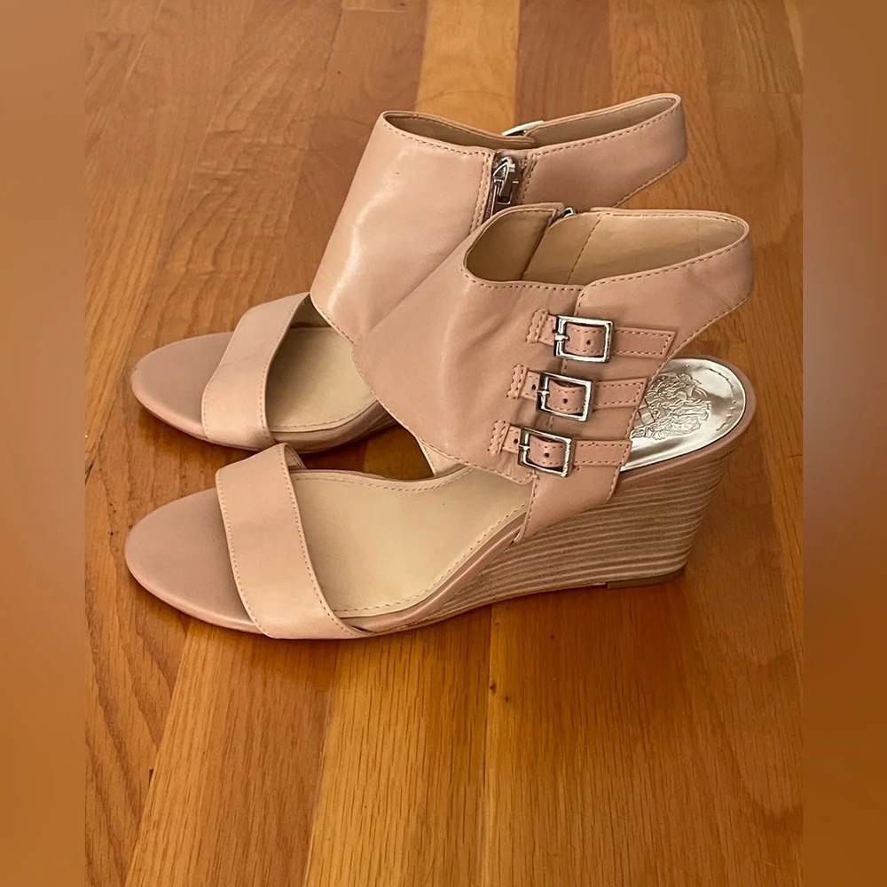 Vince Camuto Lyssia Leather Wedge Heels Open Toe Sandals‎ Tan US 8.5 EU 38.5